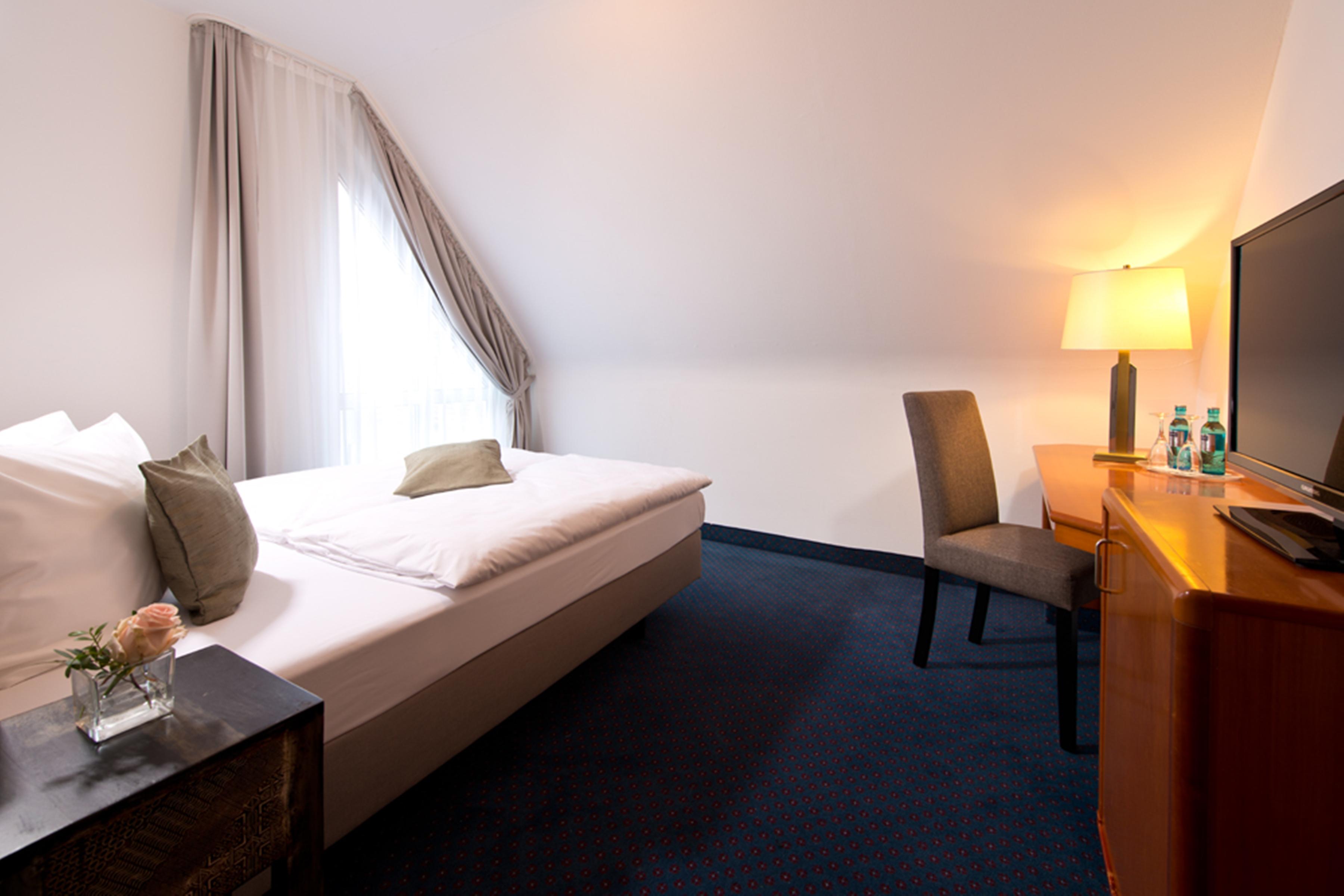 Achat Hotel Neustadt an der Weinstraße Екстериор снимка